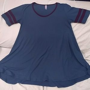 LuLaRoe S Perfect Tee.